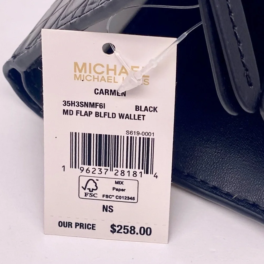 Michael Kors Carmen Medium Flap bifold in Black